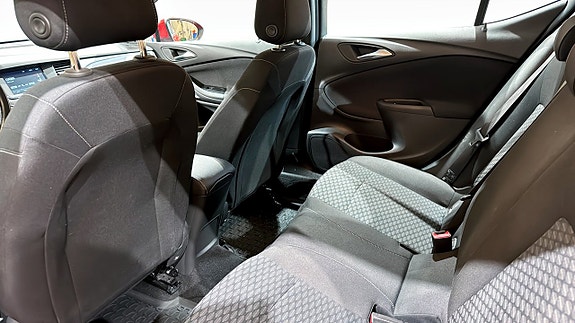 Opel Astra 11 of 18