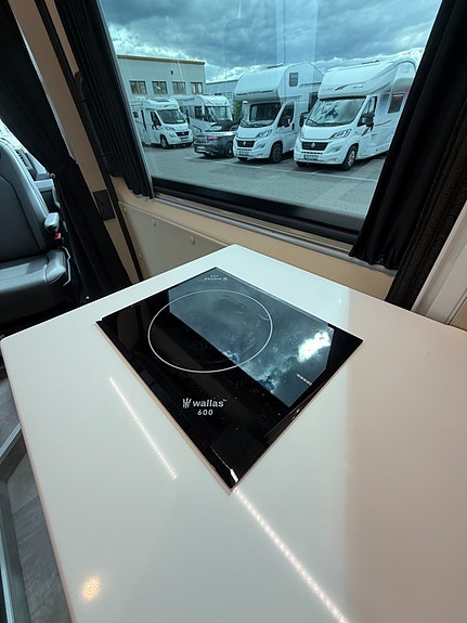 Volkswagen Crafter 177HK AUT (5 bältad) Pop-up tak & soffa/dubbelsäng bak inverter, kompressorkyl, induktionshäll! GASOL 8 of 21