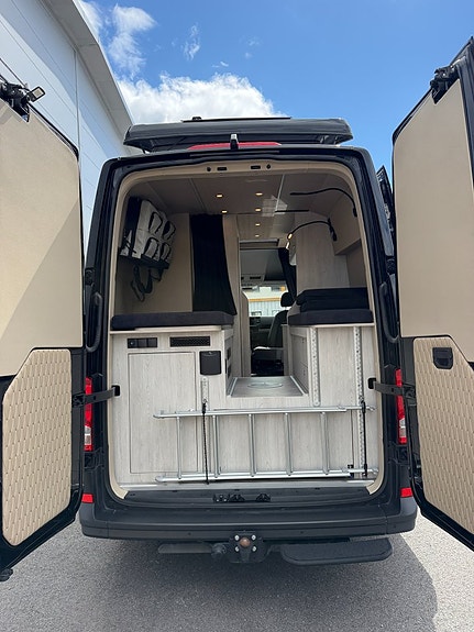 Volkswagen Crafter 177HK AUT (5 bältad) Pop-up tak & soffa/dubbelsäng bak inverter, kompressorkyl, induktionshäll! GASOL 16 of 21
