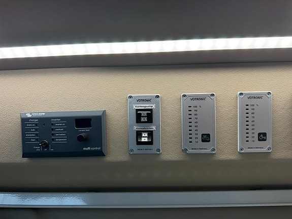 Volkswagen Crafter 177HK AUT (5 bältad) Pop-up tak & soffa/dubbelsäng bak inverter, kompressorkyl, induktionshäll! GASOL 14 of 21