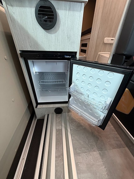 Volkswagen Crafter 177HK AUT (5 bältad) Pop-up tak & soffa/dubbelsäng bak inverter, kompressorkyl, induktionshäll! GASOL 7 of 21