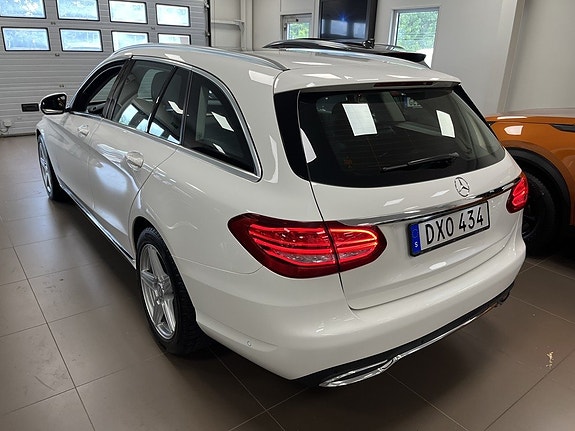 Mercedes-Benz C180 2 of 19
