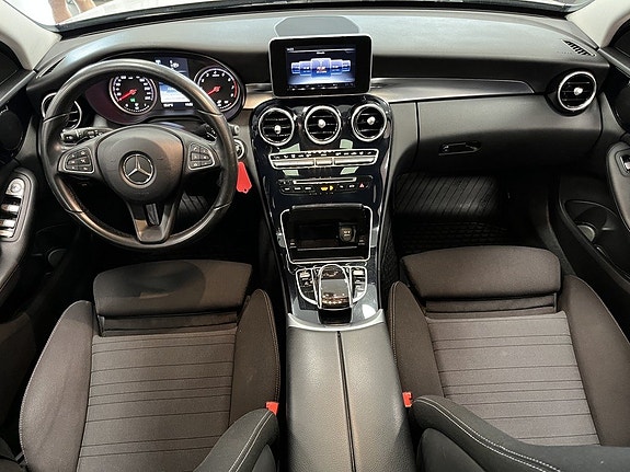 Mercedes-Benz C180 10 of 19