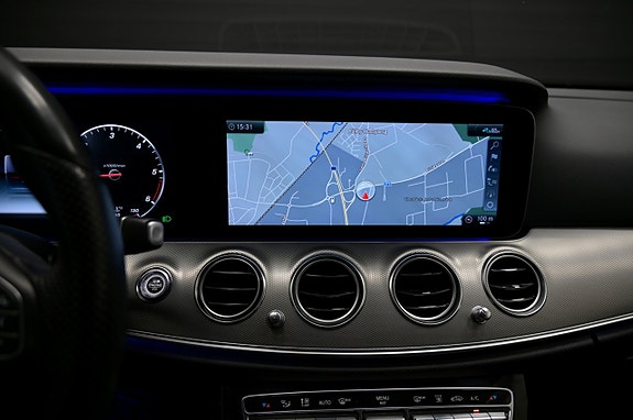Mercedes-Benz E220 24 of 26