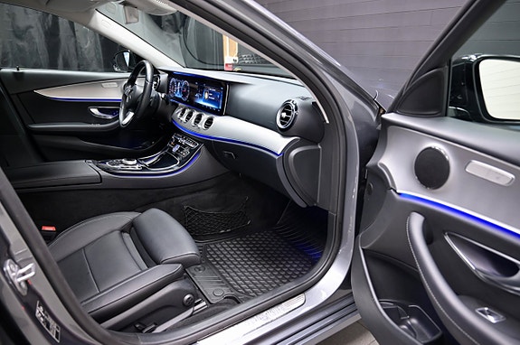 Mercedes-Benz E220 12 of 26
