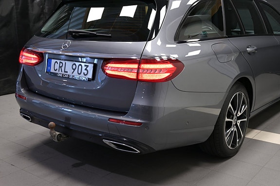 Mercedes-Benz E220 8 of 26