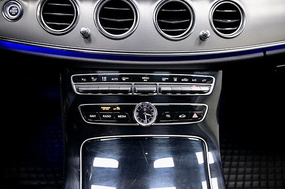 Mercedes-Benz E220 22 of 26