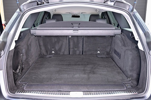Mercedes-Benz E220 9 of 26