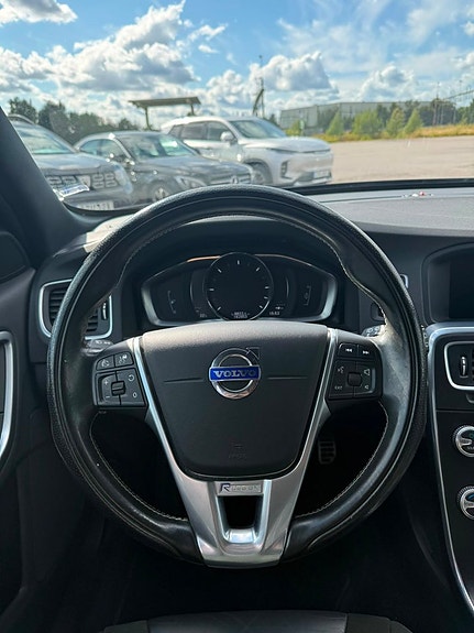 Volvo V60 8 of 12