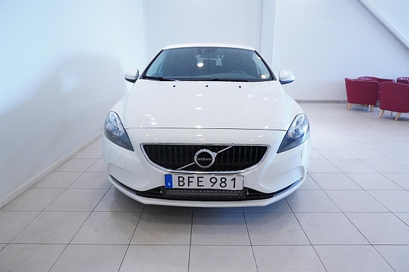 Volvo V40 3 of 10