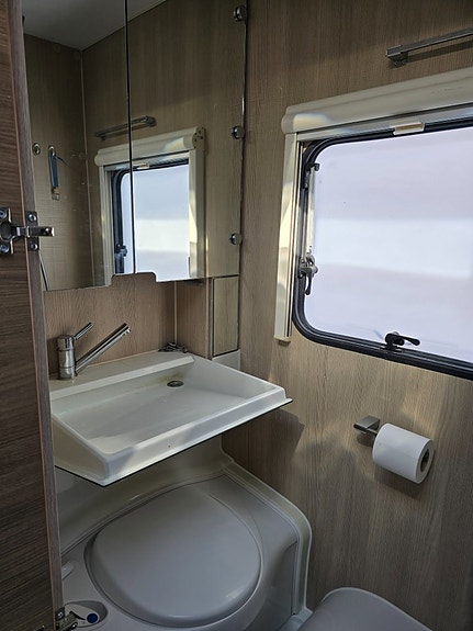 Adria Adora 542 UL *Långbäddar *Alde Solpanel *1 ägare 18 of 23