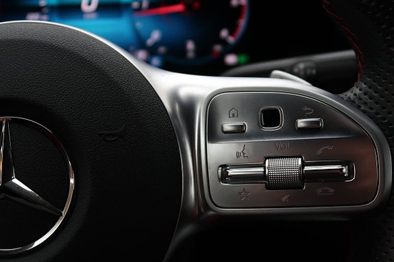 Mercedes-Benz GLA180 d 10 of 20