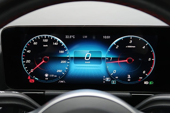 Mercedes-Benz GLA180 d 8 of 20