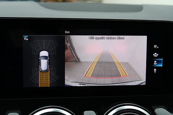 Mercedes-Benz GLA180 d 14 of 20