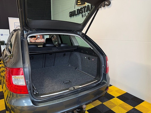 Skoda Superb 9 of 30
