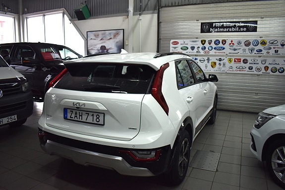 Kia Niro 2 of 17