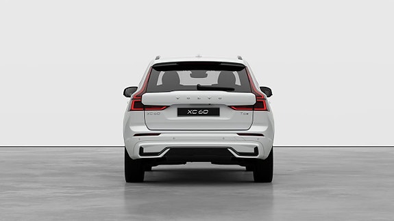 Volvo XC60 3 of 26