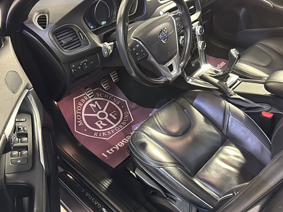 Volvo V40 11 of 16