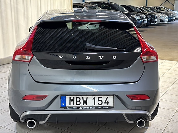 Volvo V40 3 of 16