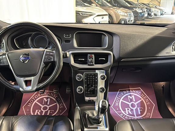 Volvo V40 10 of 16
