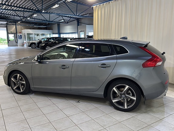 Volvo V40 4 of 16