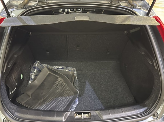 Volvo V40 7 of 16