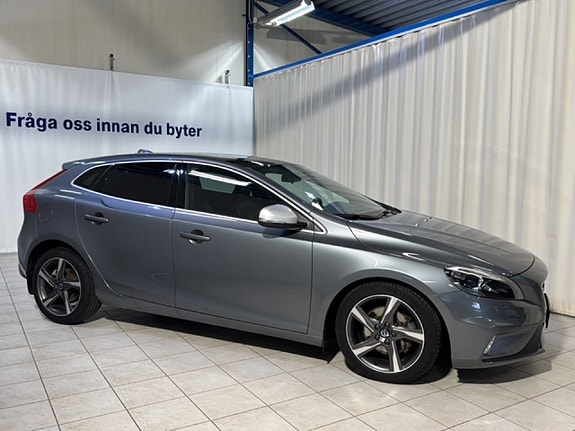 Volvo V40 2 of 16