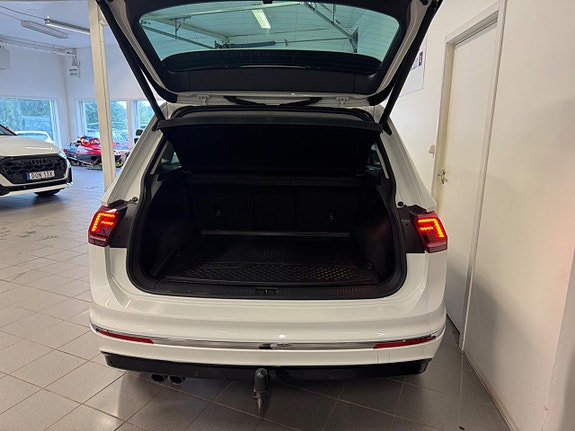 Volkswagen Tiguan 5 of 12