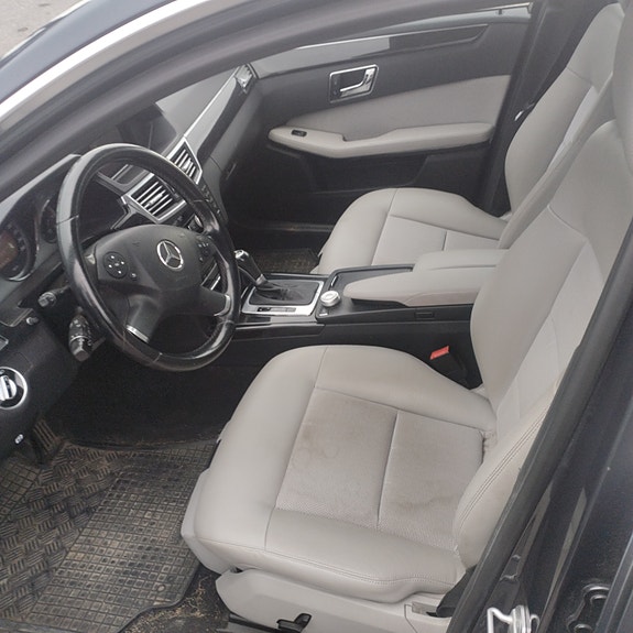 Mercedes-Benz E220 5 of 5