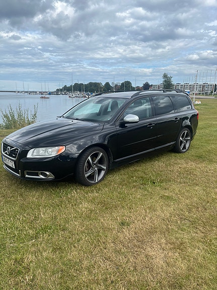 Volvo V70 2 of 4