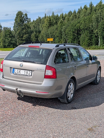 Skoda Octavia 3 of 8