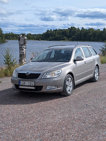 Skoda Octavia 2 of 8