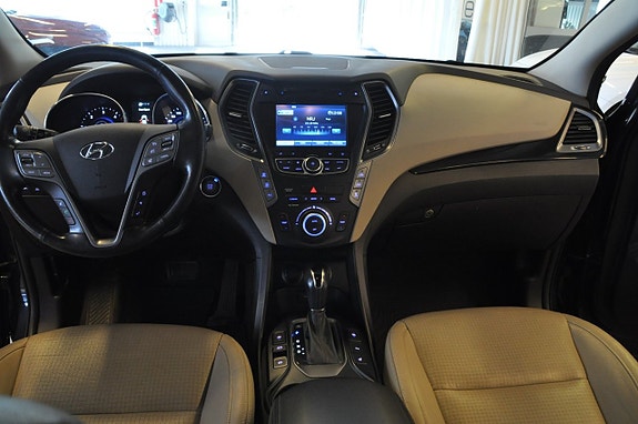 Hyundai Grand Santa Fe 8 of 18