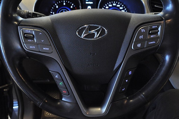 Hyundai Grand Santa Fe 10 of 18