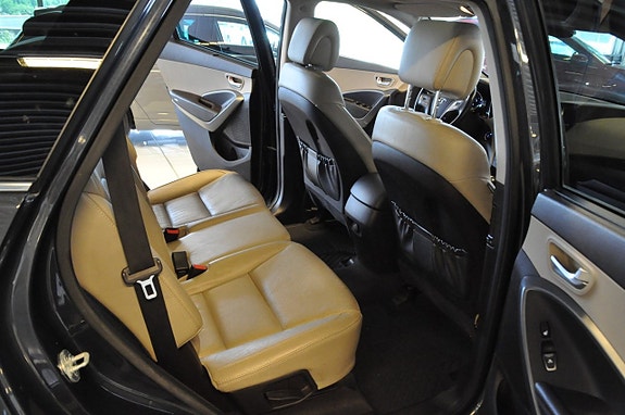 Hyundai Grand Santa Fe 12 of 18
