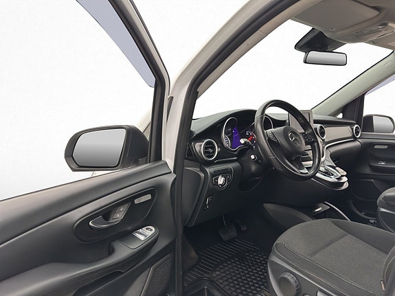 Mercedes-Benz V220 d 13 of 30