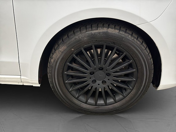 Mercedes-Benz V220 d 28 of 30