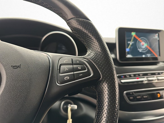Mercedes-Benz V220 d 18 of 30