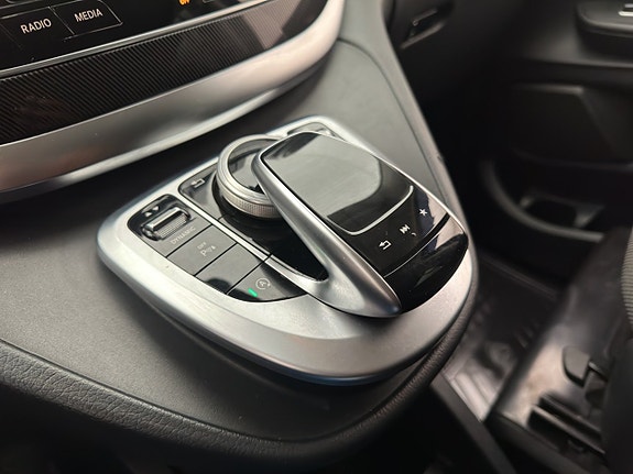Mercedes-Benz V220 d 23 of 30