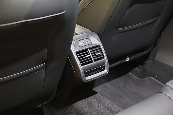 Volkswagen Passat 13 of 18
