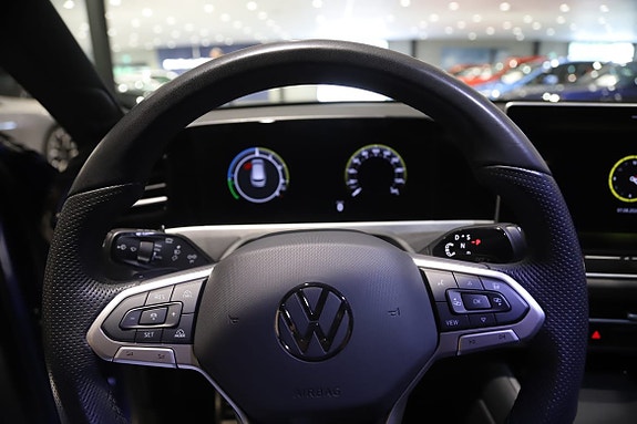 Volkswagen Passat 15 of 18