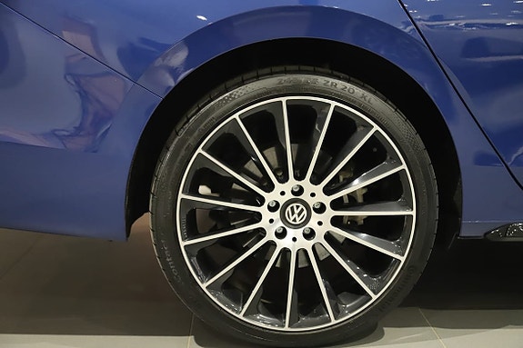 Volkswagen Passat 8 of 18