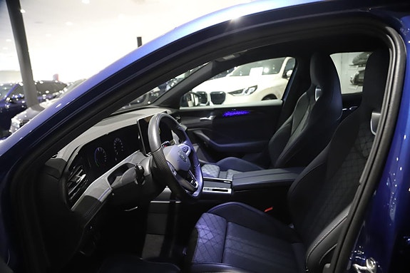Volkswagen Passat 12 of 18