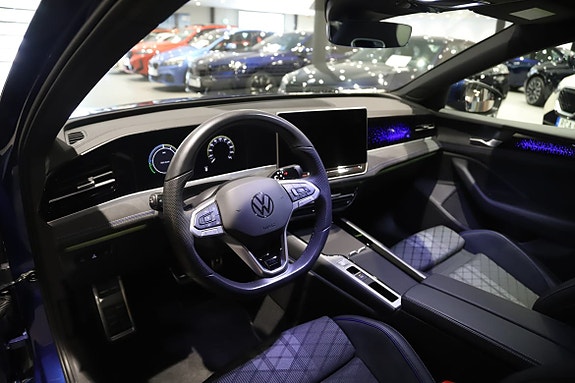 Volkswagen Passat 3 of 18