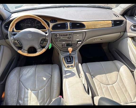 Jaguar S-TYPE 3 of 4