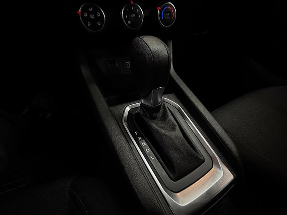 Renault Clio 18 of 22