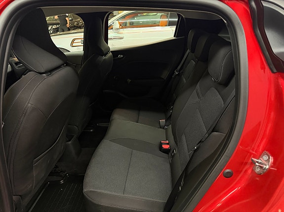 Renault Clio 8 of 22