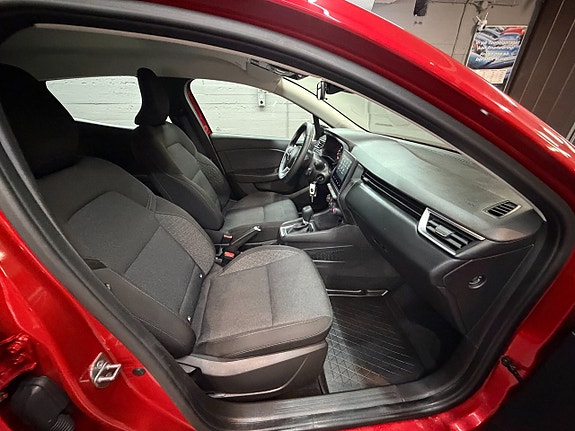 Renault Clio 19 of 22
