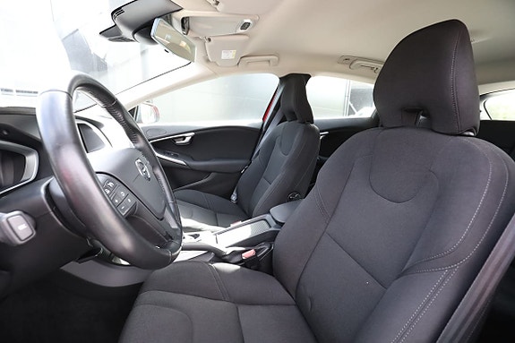 Volvo V40 Cross Country 11 of 30