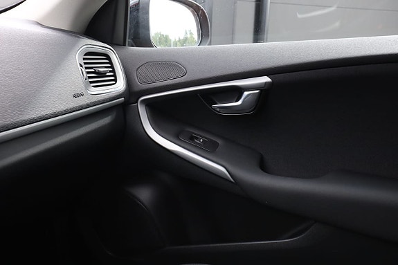 Volvo V40 Cross Country 28 of 30
